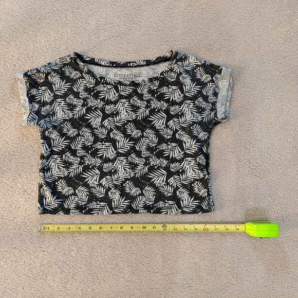 Leaf Print T-shirt - Picture 4 of 4